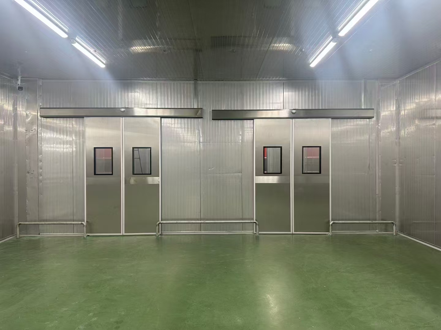 Fully automatic sliding door