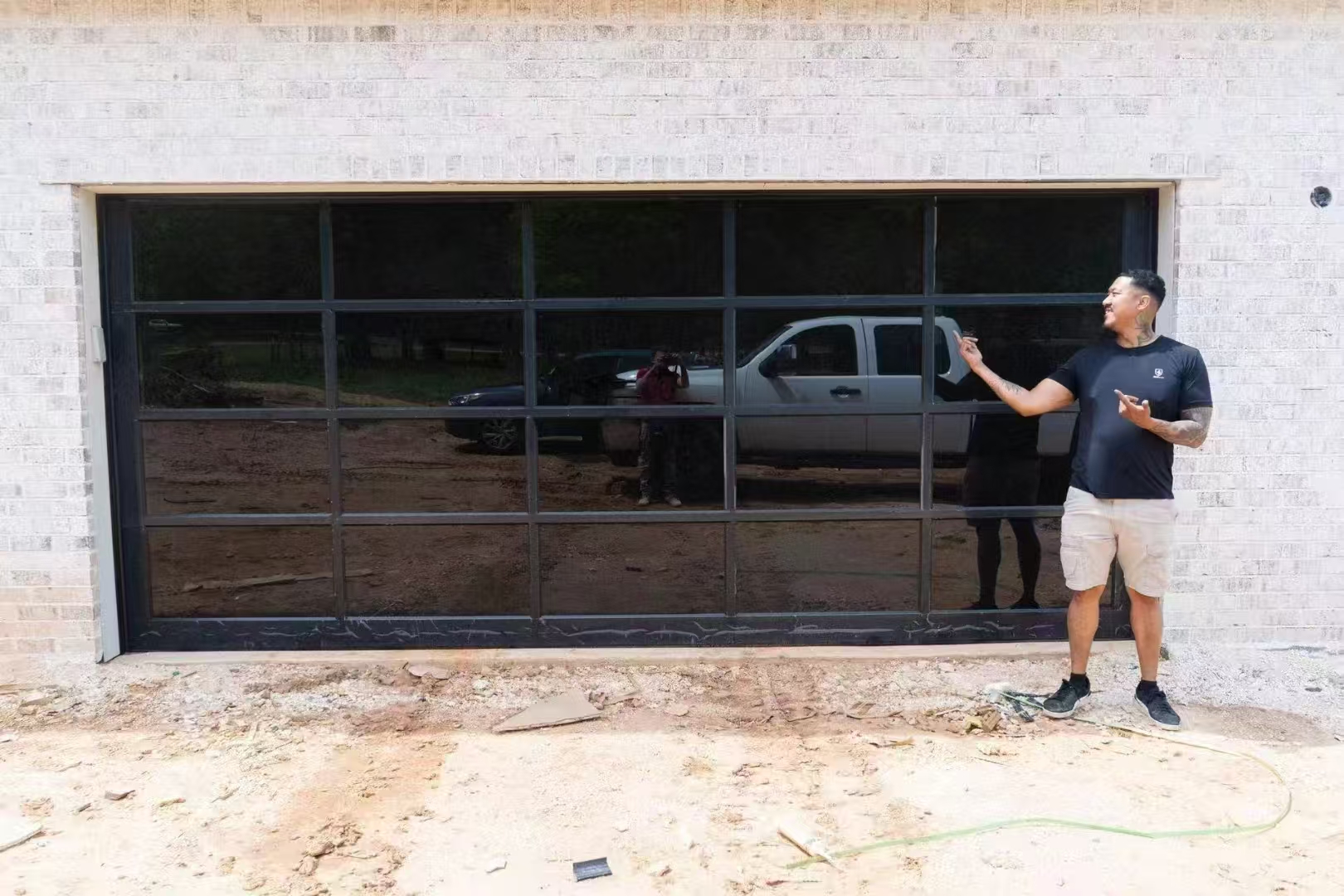 Mirrow Frameless Garage Door.jpg Mirrow Frameless Garage Door.jpg
