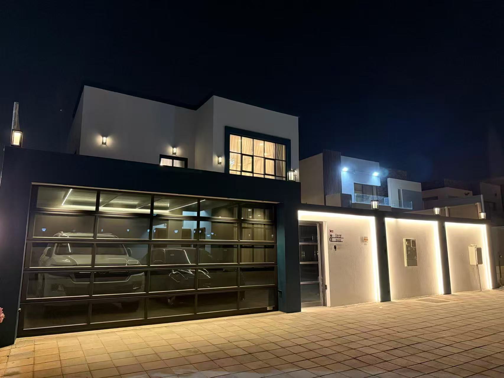 Dubai glass garage door.jpg Dubai glass garage door.jpg